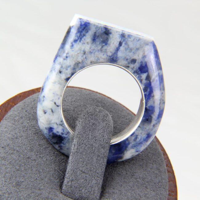 Dumortierite stone ring with opal inlay