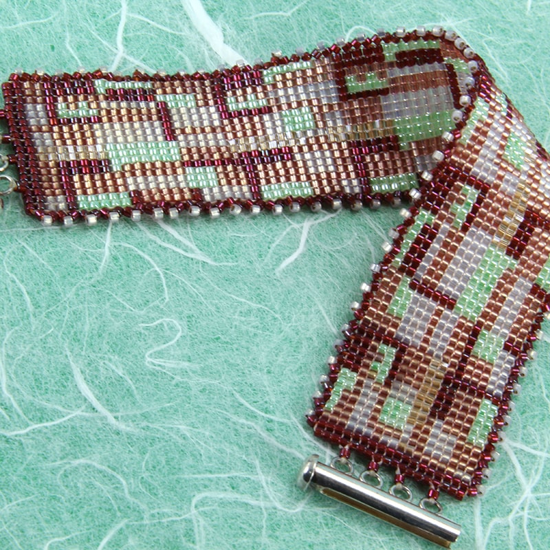 Beaded bracelet with a patchwork pattern