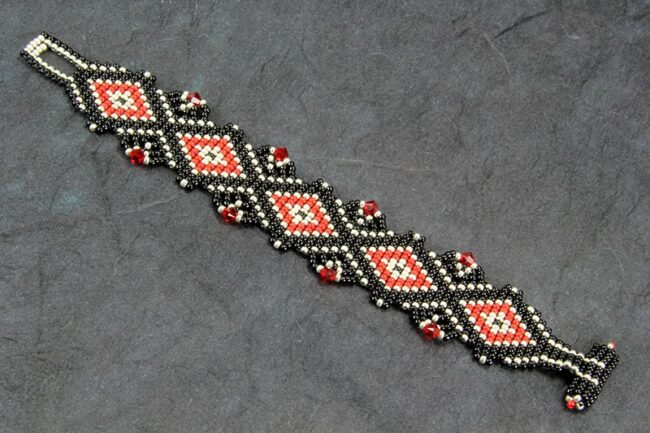 Beaded bracelet in black and red embellished with Swarovski crystals
